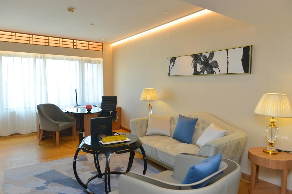 Kapok 66 King Bed Suite - Photo 6