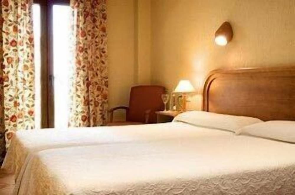 Double Room - Photo 2