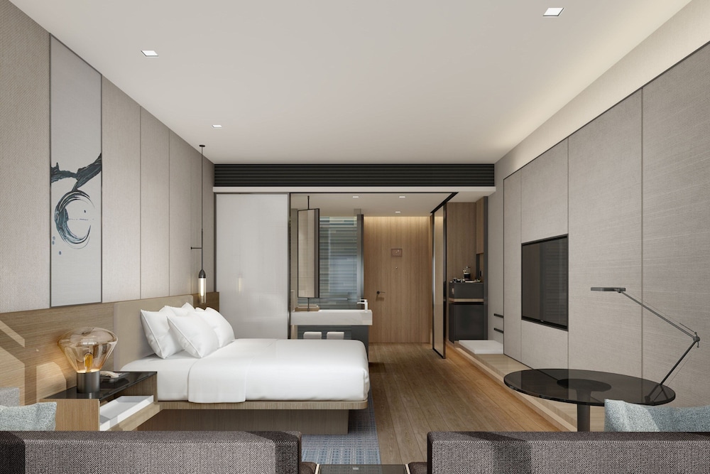 Standard Room, 1 King Bed, City View