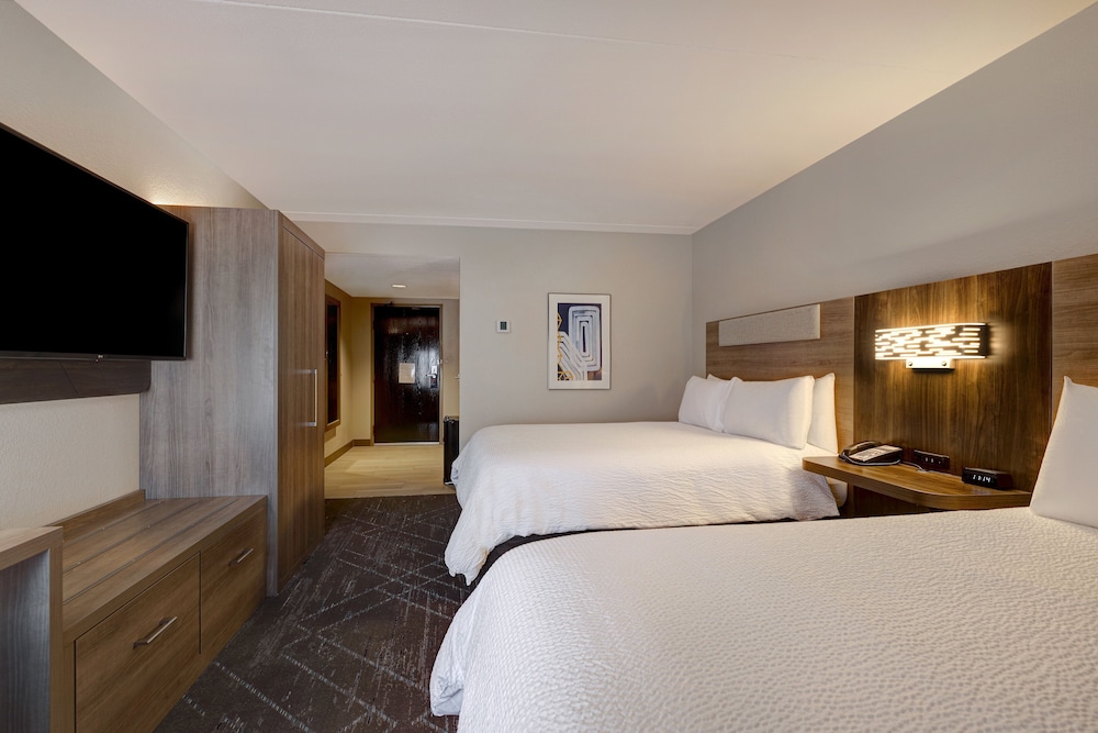 Standard Room, 2 Double Beds, Accessible (Mobility, Roll-In Shower) - Photo 2