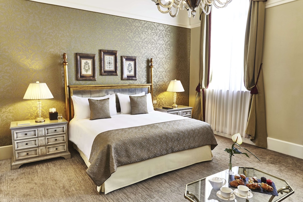 Superior King Room with One King Bed (Non Smoking)