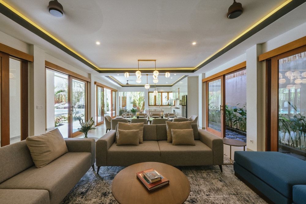 5 Bedroom Villa - Reillo 1 - Photo 2