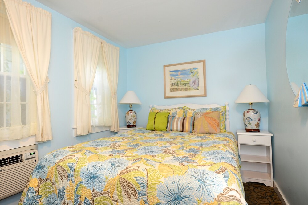 Middle Queen Room photo 1