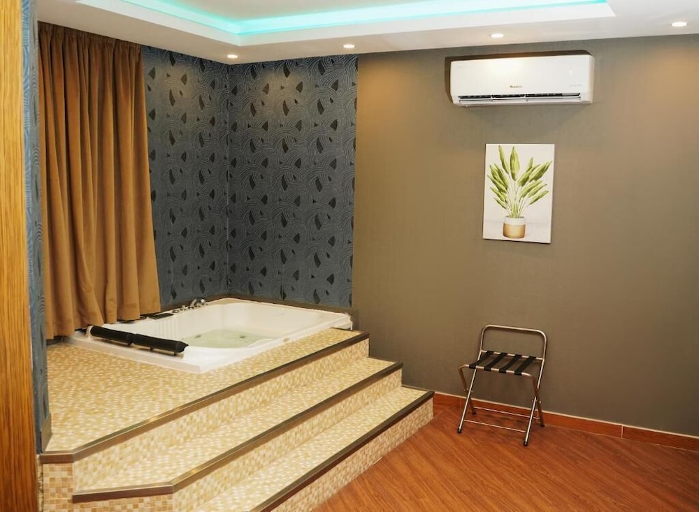 Suite - Photo 2