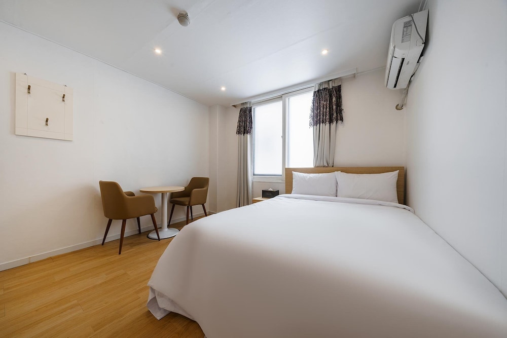 Economy Double Room photo 1