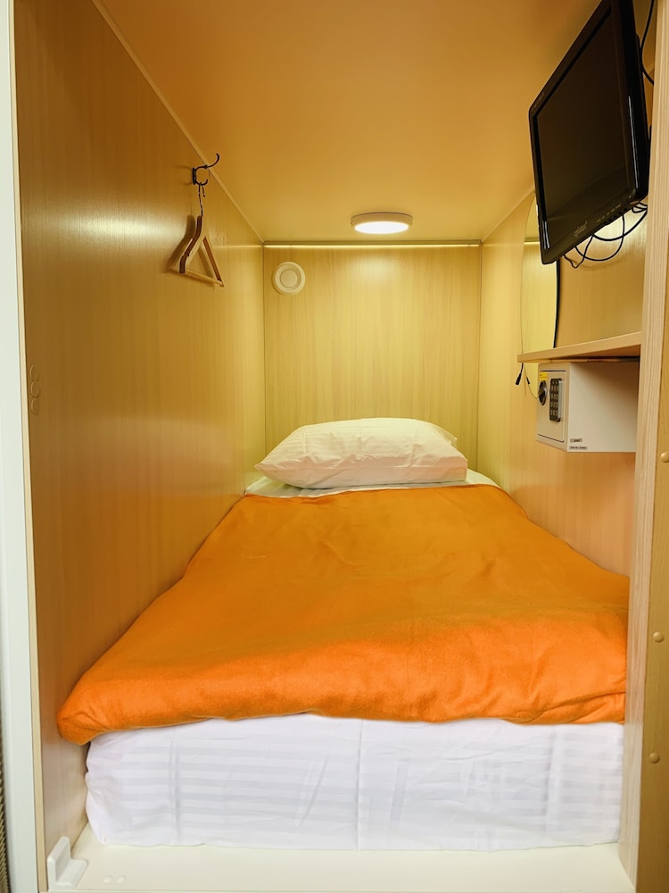 Capsule In 12-Beds Female Dormitory photo 3