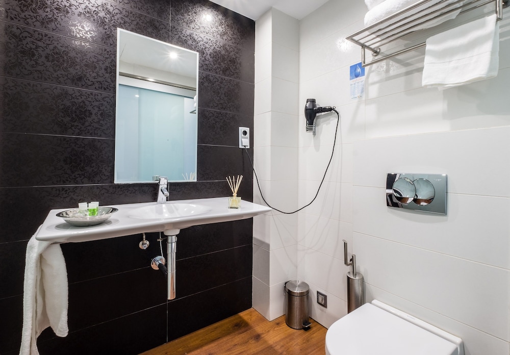 Double Room (Single Use) - Photo 5