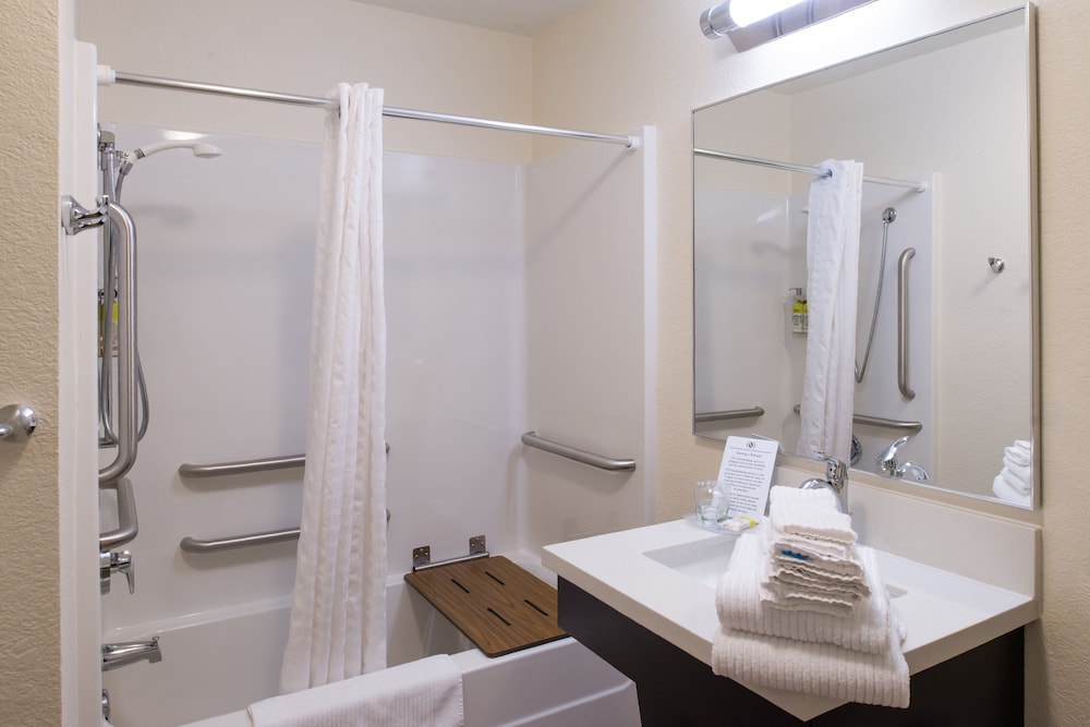 Suite, 1 Bedroom, Accessible (Mobility) - Photo 18