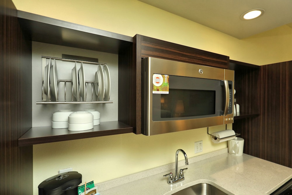 Suite, 1 Queen Bed, Accessible, Bathtub photo 3