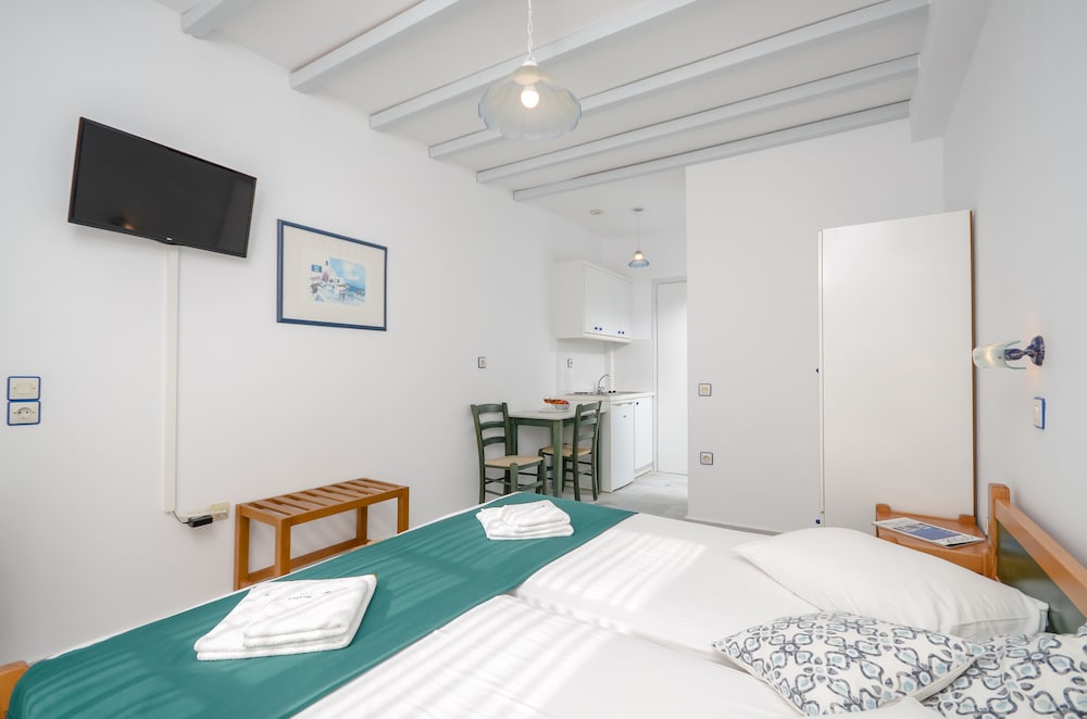 Studio, 2 Twin Beds, Private Bathroom