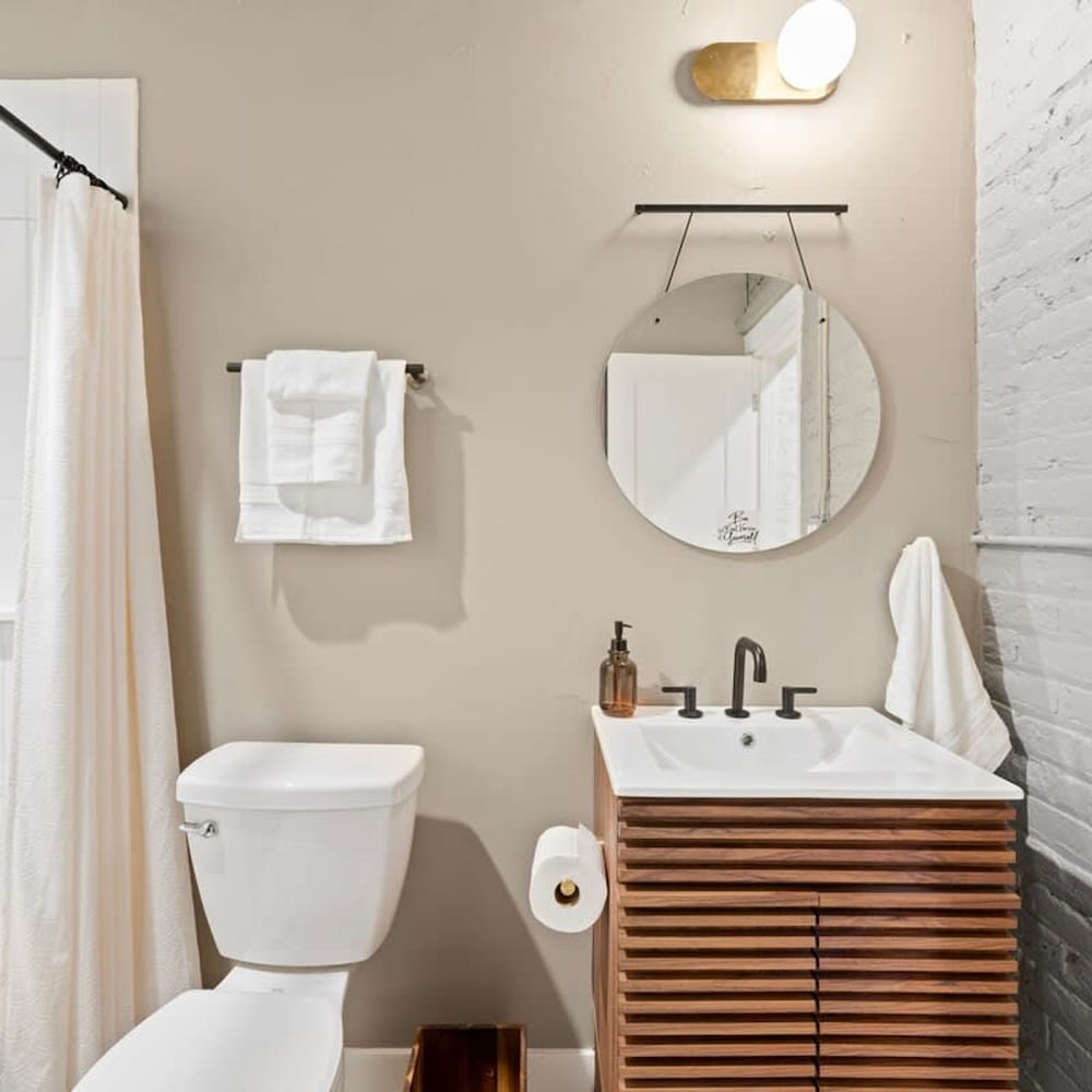 Chic 4-bedroom Haven Designer s Dream Home, Photo 55