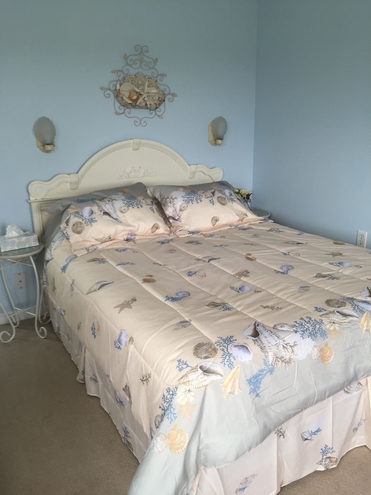 Deluxe Studio Suite, 1 Queen Bed with Sofa bed, Kitchenette, Ocean View photo 1