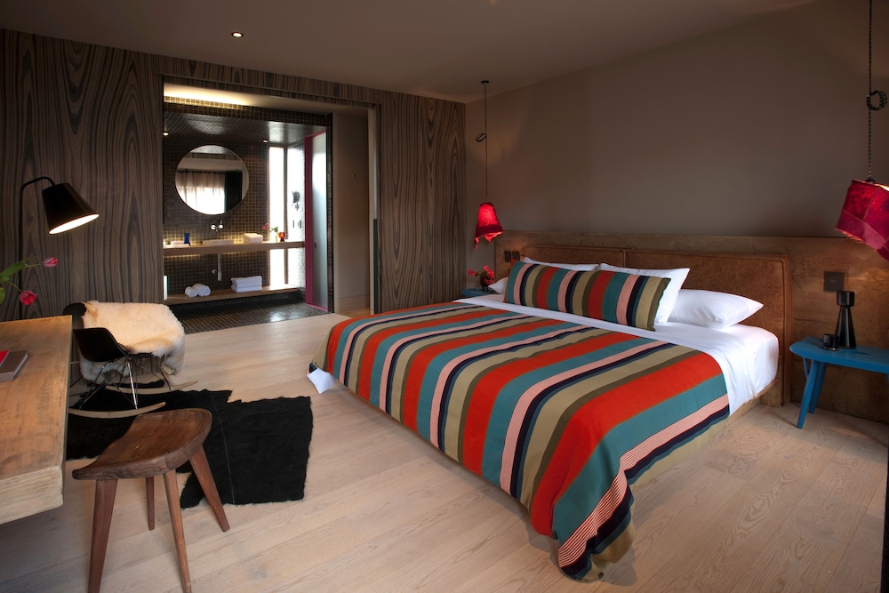 Deluxe Room - Photo 5