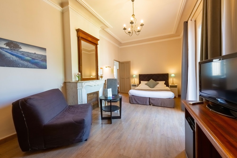 Comfort Triple Room, 1 Queen Bed photo 2