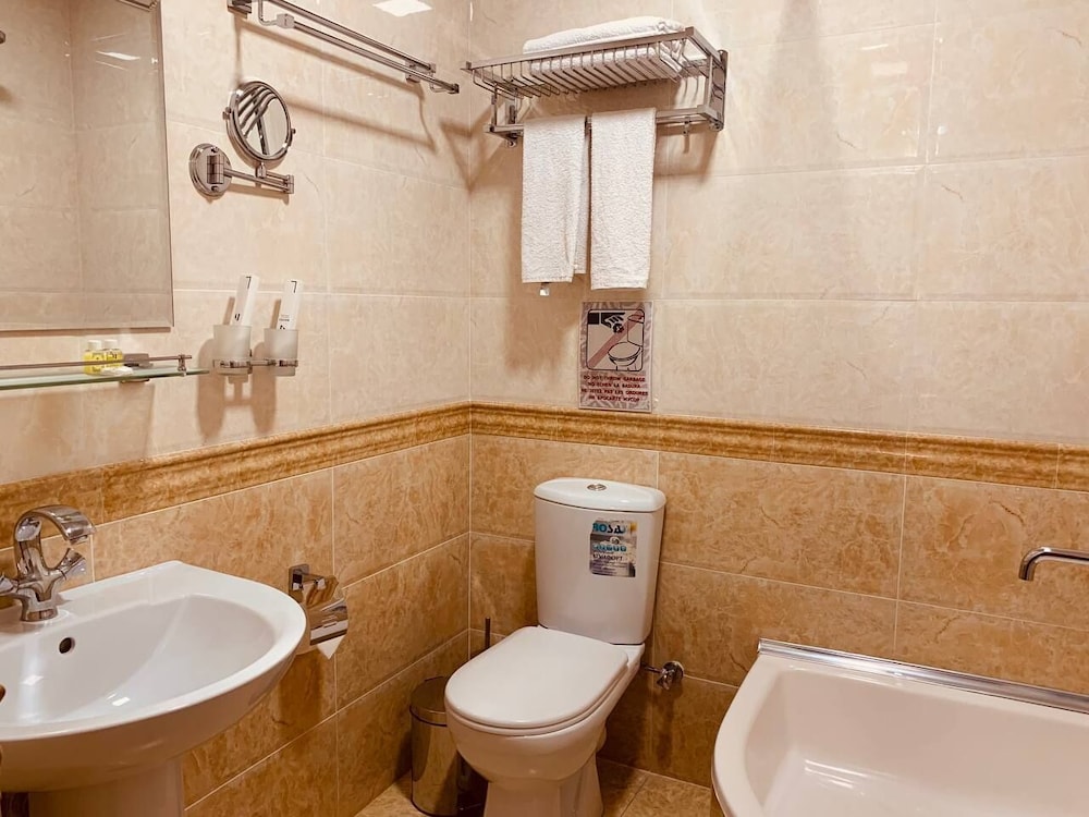 Standard Single Room, 1 King Bed photo 3