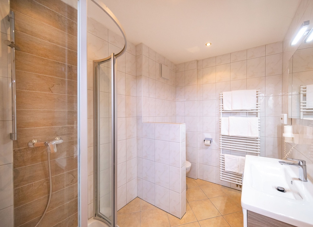 Comfort Double Room, 1 Bedroom, Balcony - Photo 5