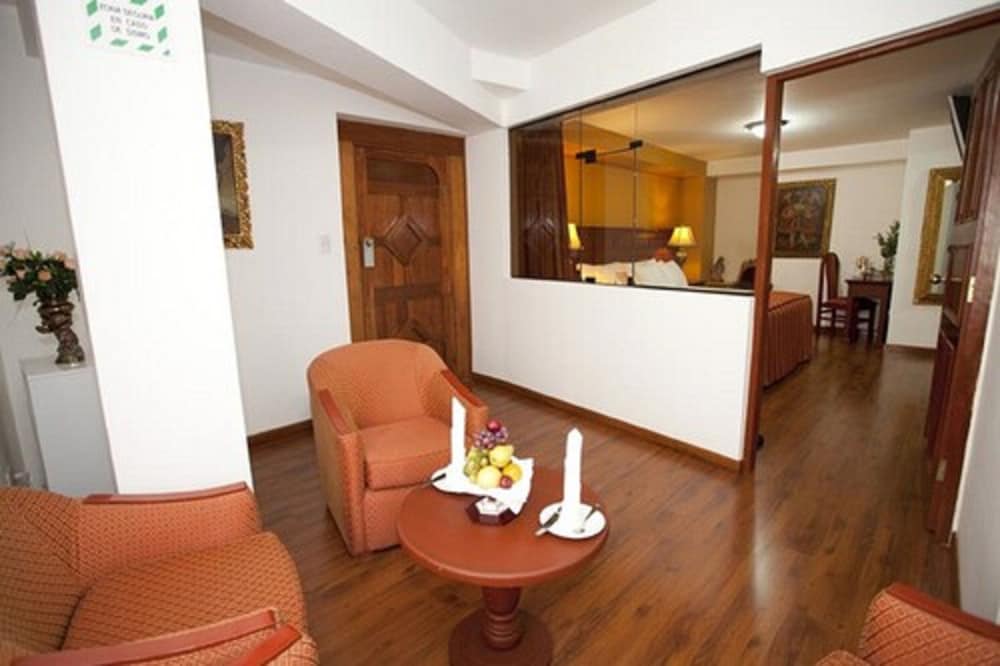 Suite - Photo 2