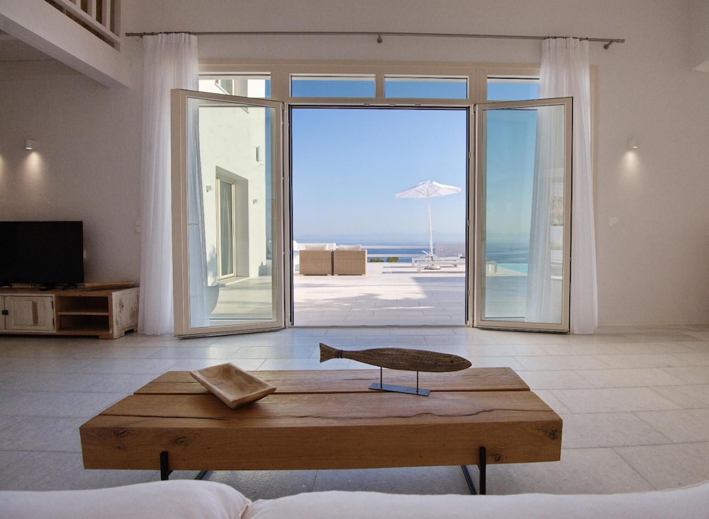 Villa photo 1