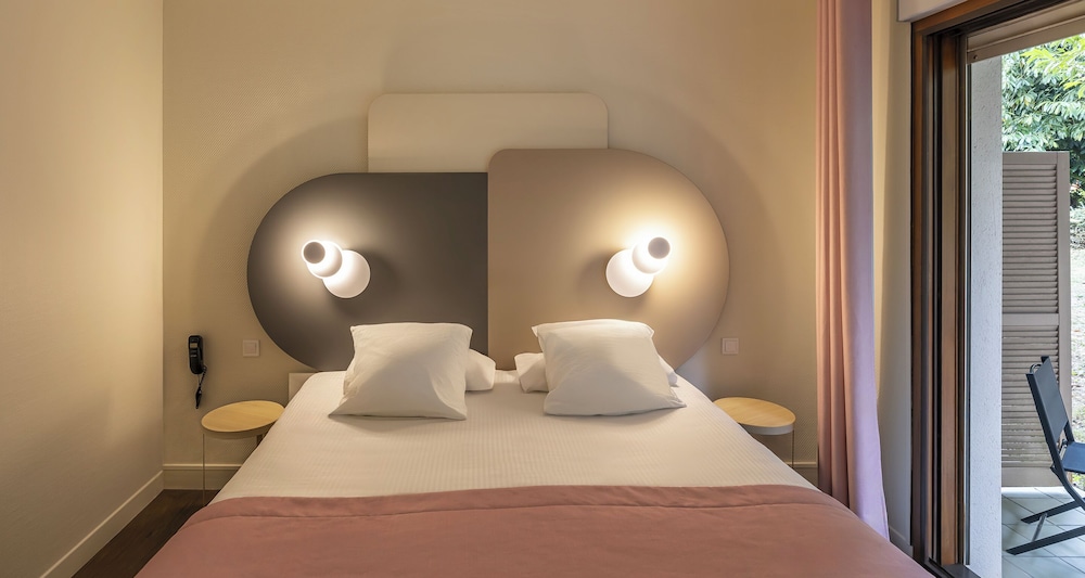 Standard Room, 1 Queen Bed, Non Smoking, Terrace - Photo 15