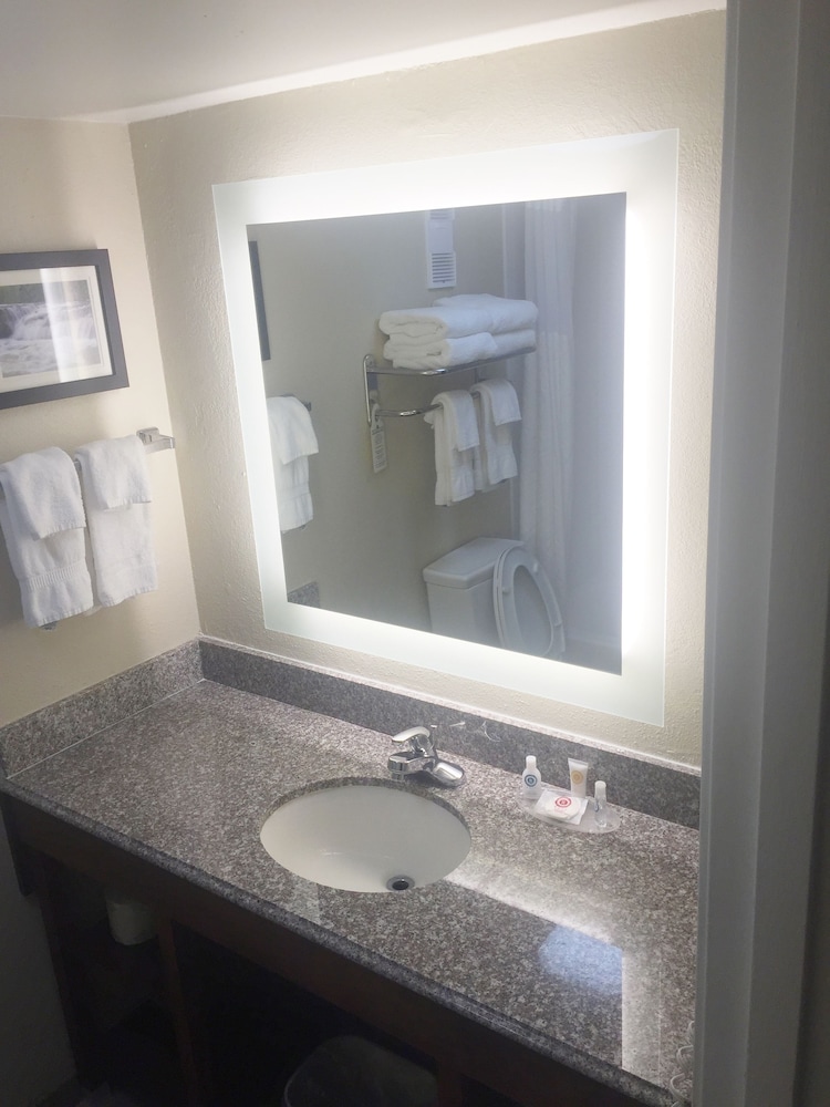Suite, 2 Queen Beds, Non Smoking - Photo 9