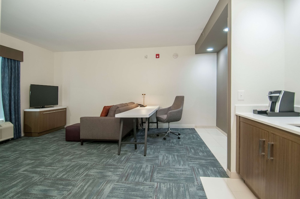Deluxe Room, 1 King Bed, Accessible (Hearing)