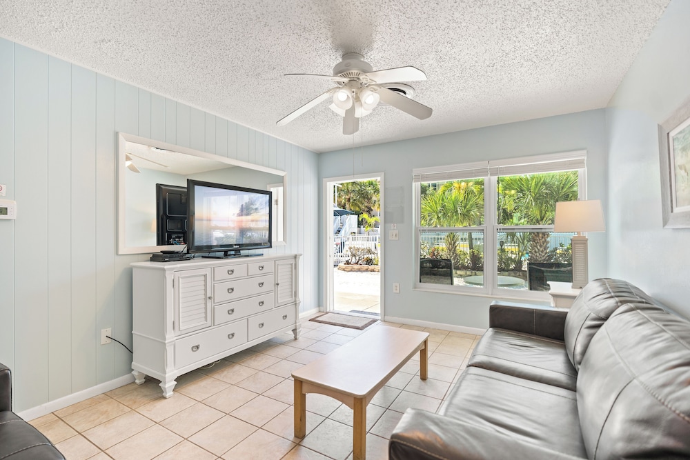 1 Bedroom Pool Front Units #3, #4, & #5, (at White Sands) photo 2