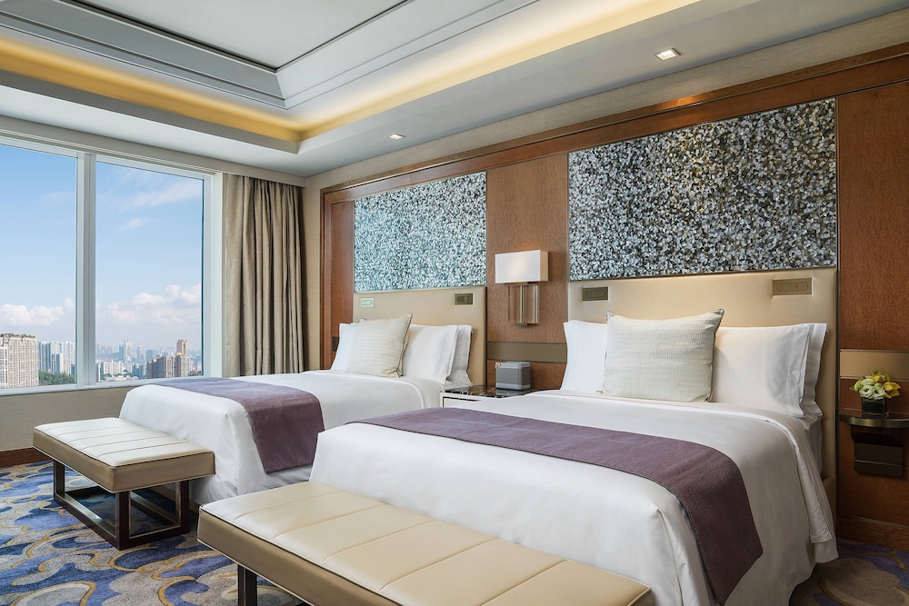 Empire Suite Queen
