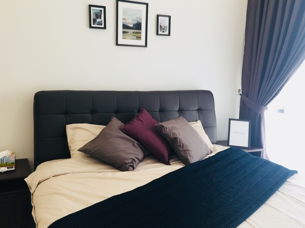 Luxury Apartment, 2 Bedrooms, Pool View