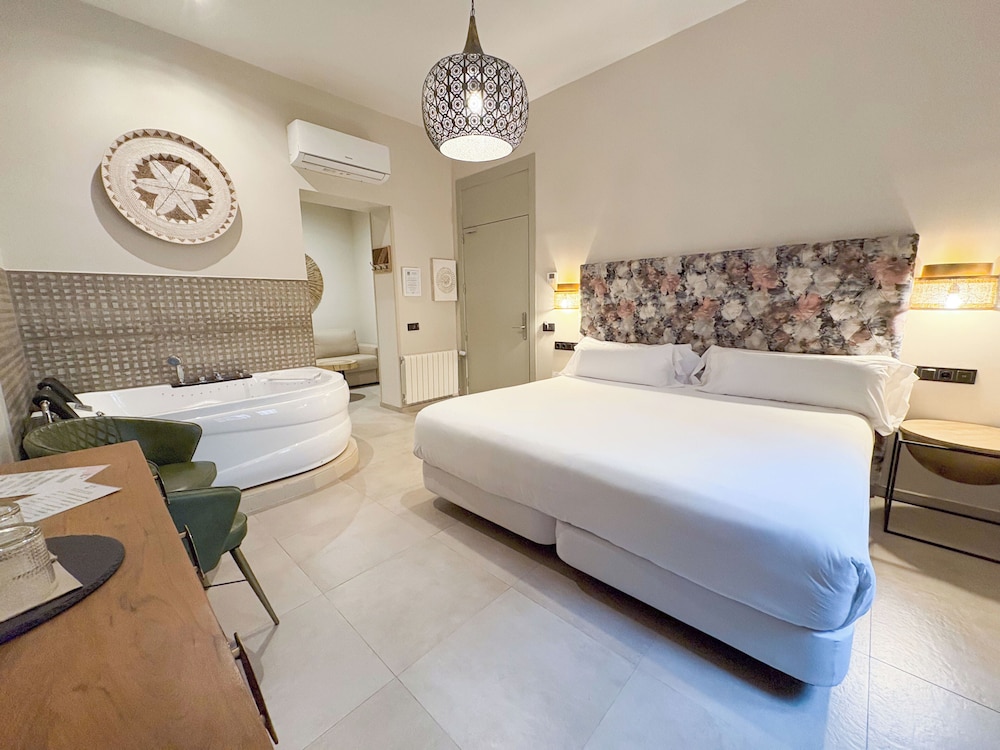 Habitación Familiar, 1 Cama King con Sofá Cama, Bañera de Hidromasaje