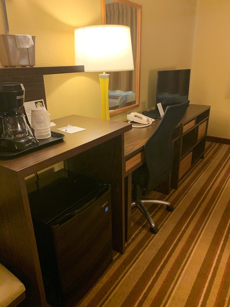 Room, 2 Double Beds, Non Smoking, Lake View - Photo 4