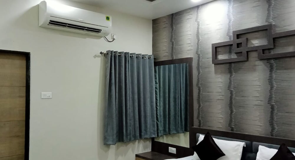 Executive Room - Photo 5