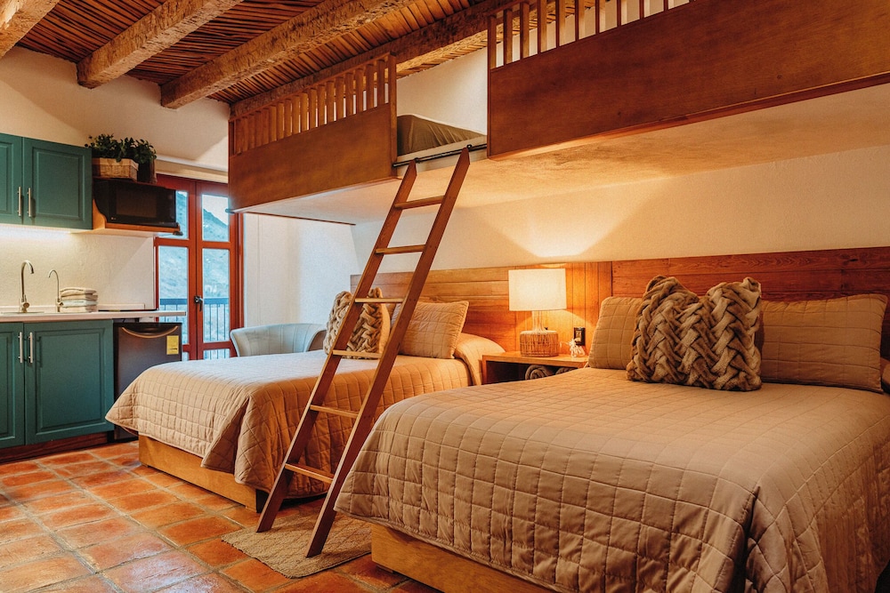 Deluxe Room, 1 Bedroom, Balcony, Mountain View photo 1
