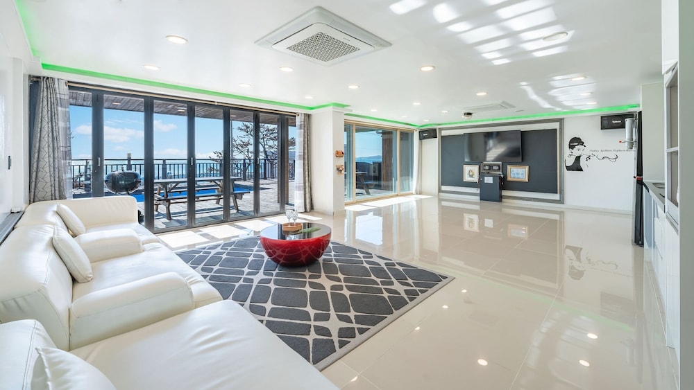 Basic Room, 2 Bedrooms (Room 101 (Ocean View/Pool Villa))