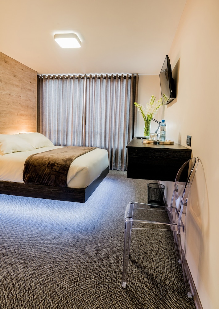 Double Room, 1 Queen Bed (Street view) photo 2
