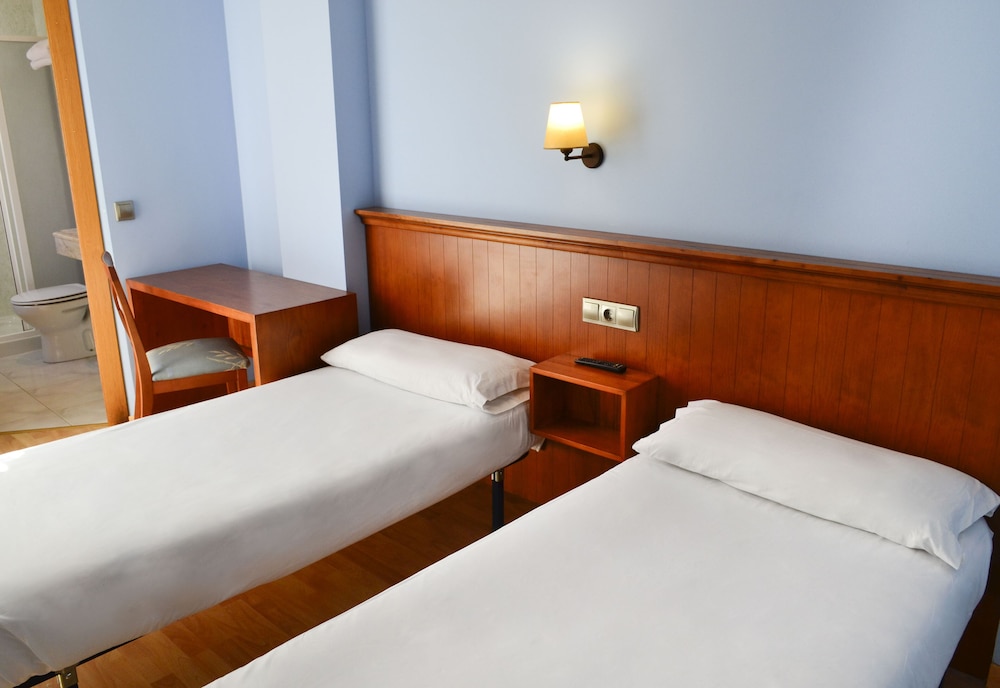 Double or Twin Room - Photo 1