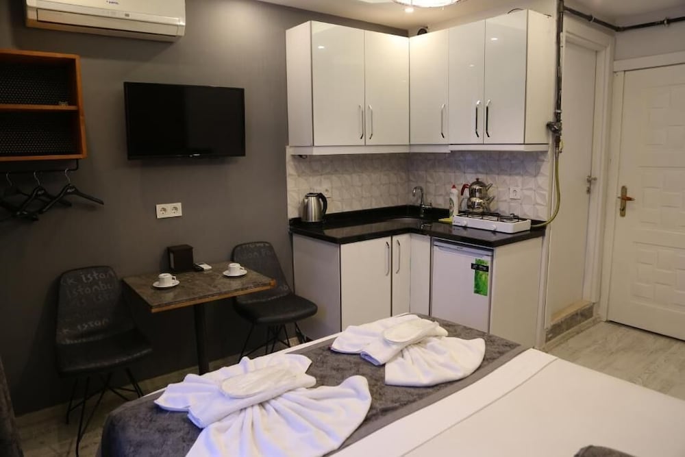 Economy Condo photo 2