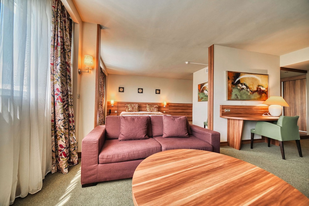 Junior Suite, 1 King Bed with Sofa bed