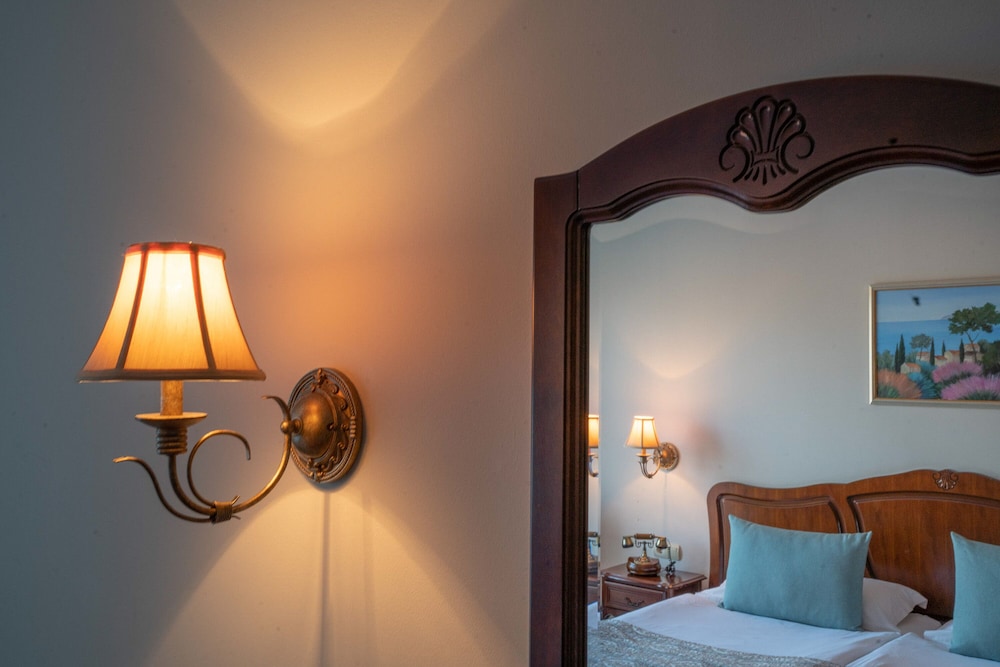 Economy Double Room (Free Beach Access, Free Safe, Minibar) photo 3