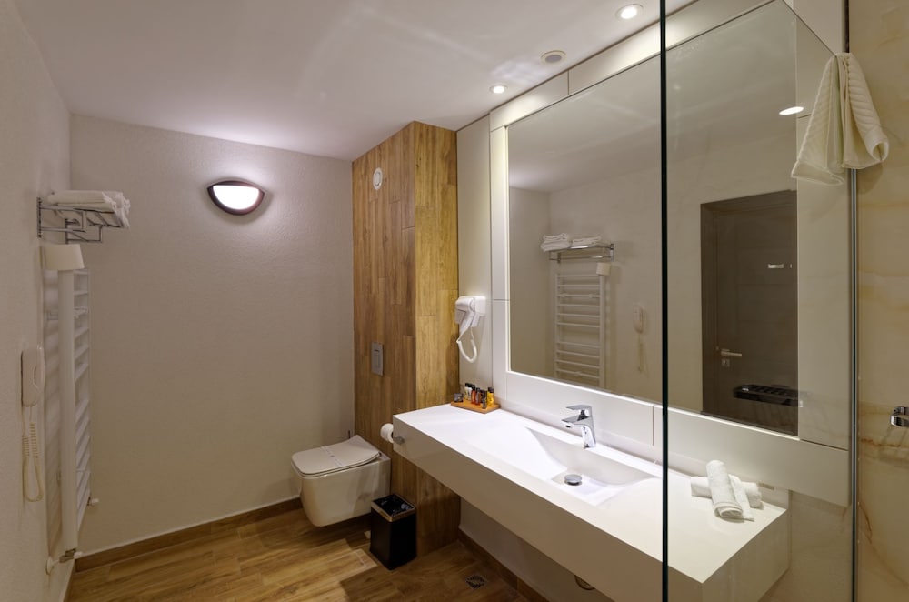 Comfort Double or Twin Room (2 adults and 2 children) photo 2
