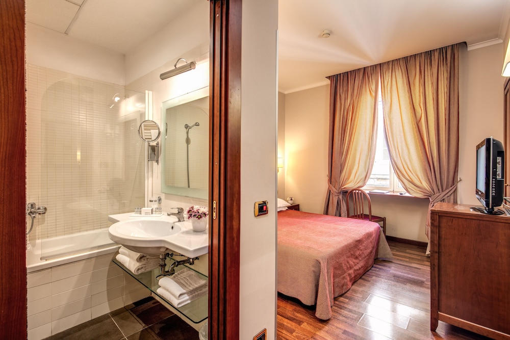 Economy Double Room photo 3