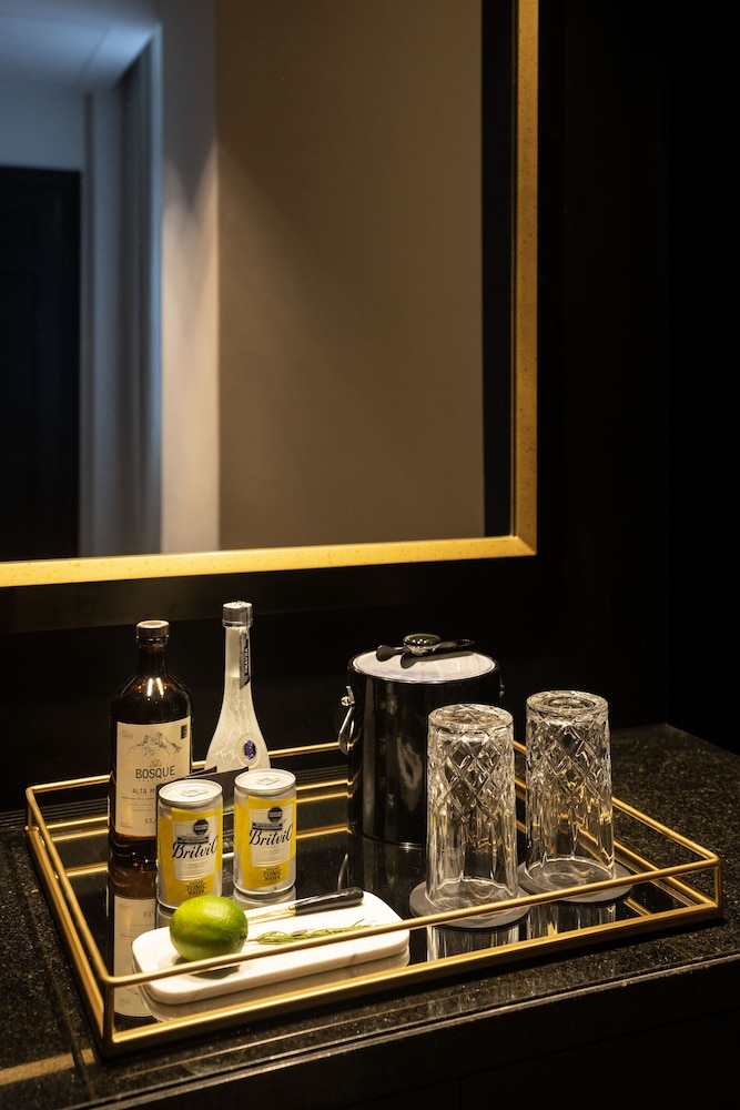 Premium Suite thumbnail 6