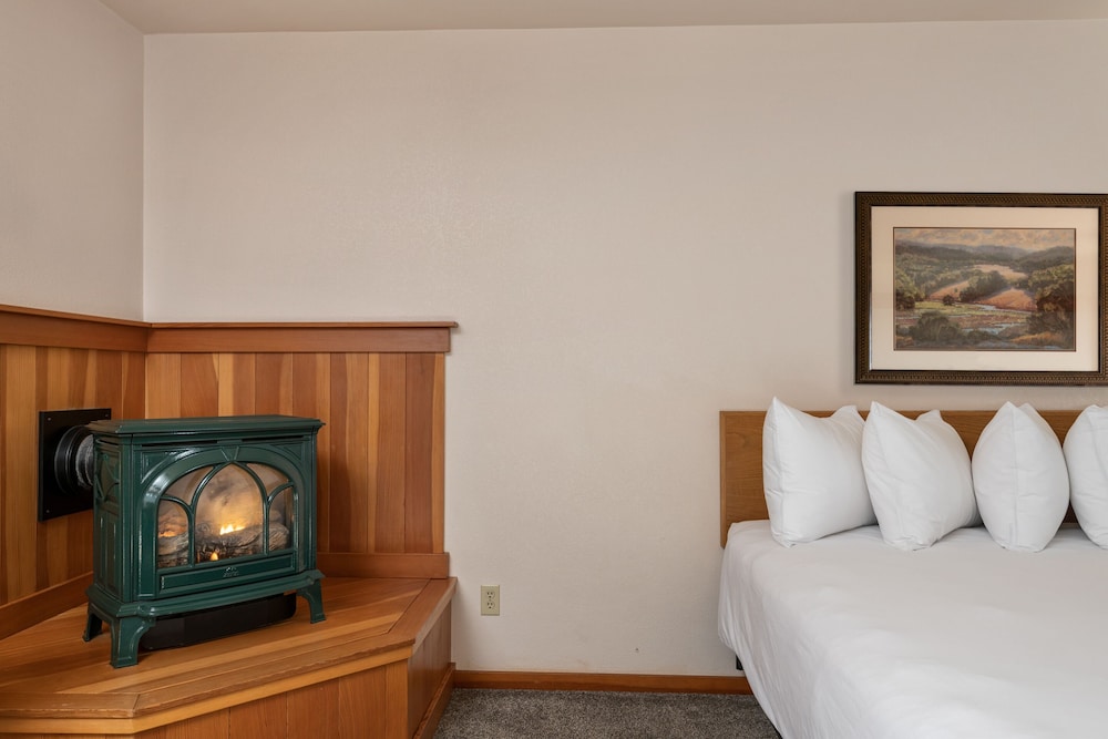 Deluxe Studio 2 Queen Beds, with Balcony and Harbor View photo 3