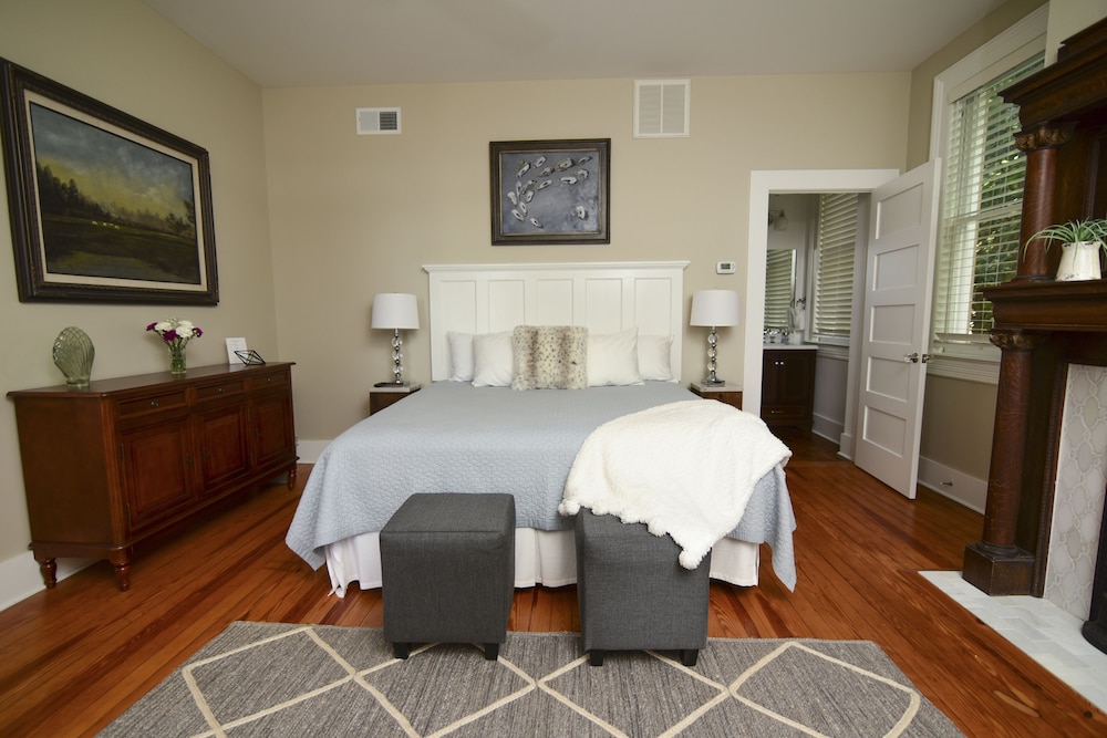 Superior Room, 1 King Bed, River View, Ground Floor