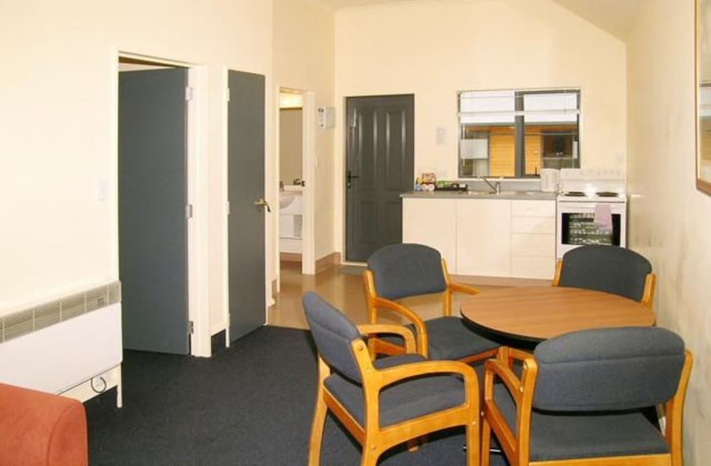 Deluxe Studio Suite, 1 King Bed, Jetted Tub, Ground Floor photo 1