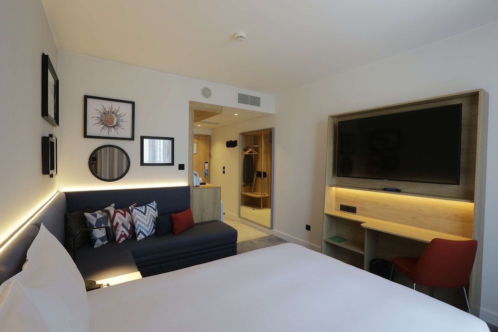 Room, 1 Queen Bed with Sofa bed