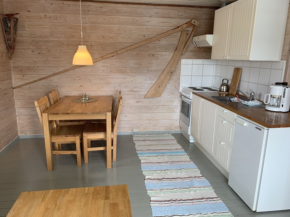2-Bedroom Rorbu Cabin with sea view - Premium photo 1
