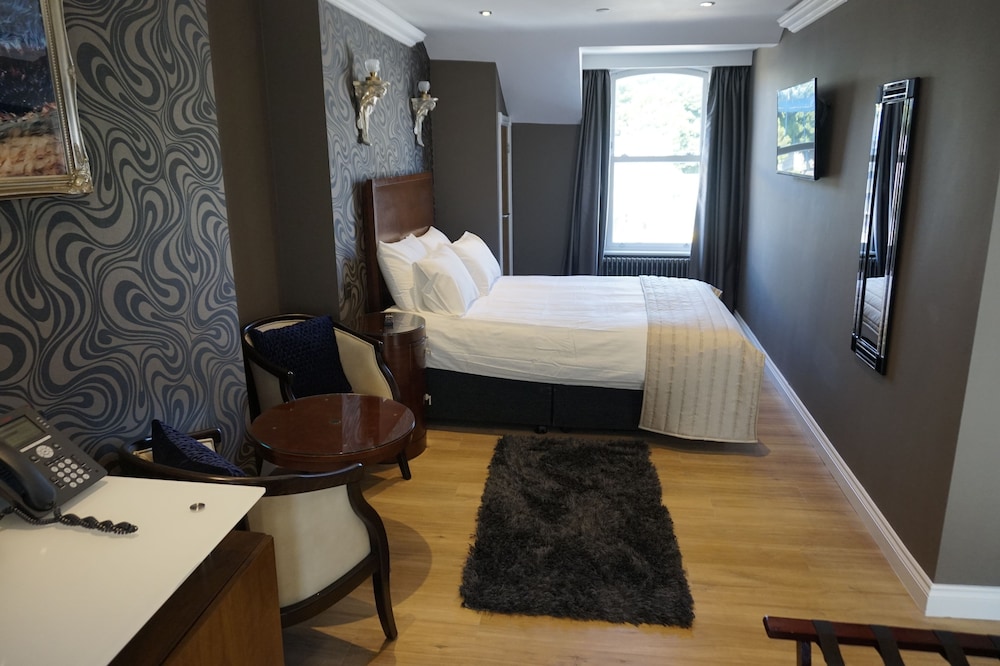 Deluxe Room, 1 King Bed (King ) photo 3