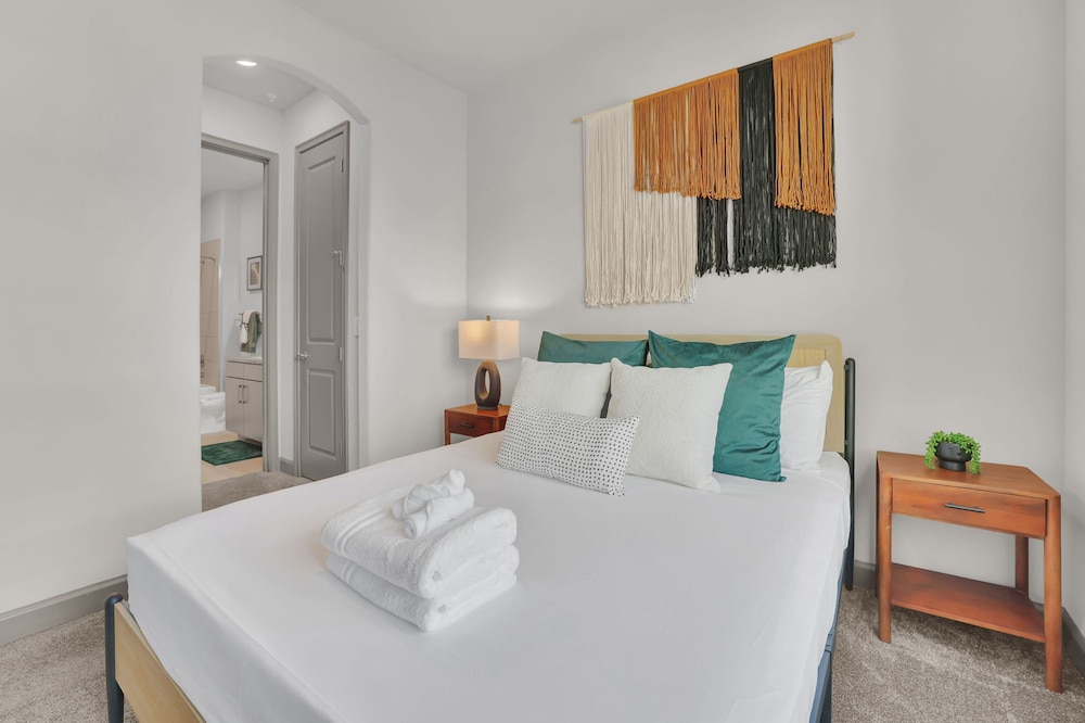 Ebony Ivory Midtown King Bed, Billede 28