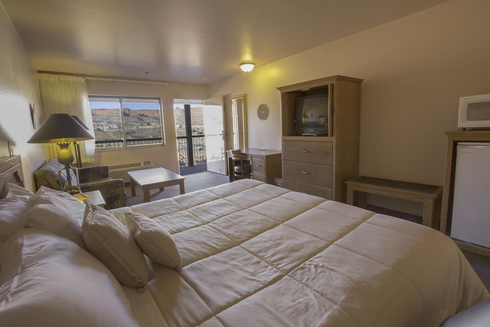 Deluxe Room, 1 King Bed, Mountain View photo 1