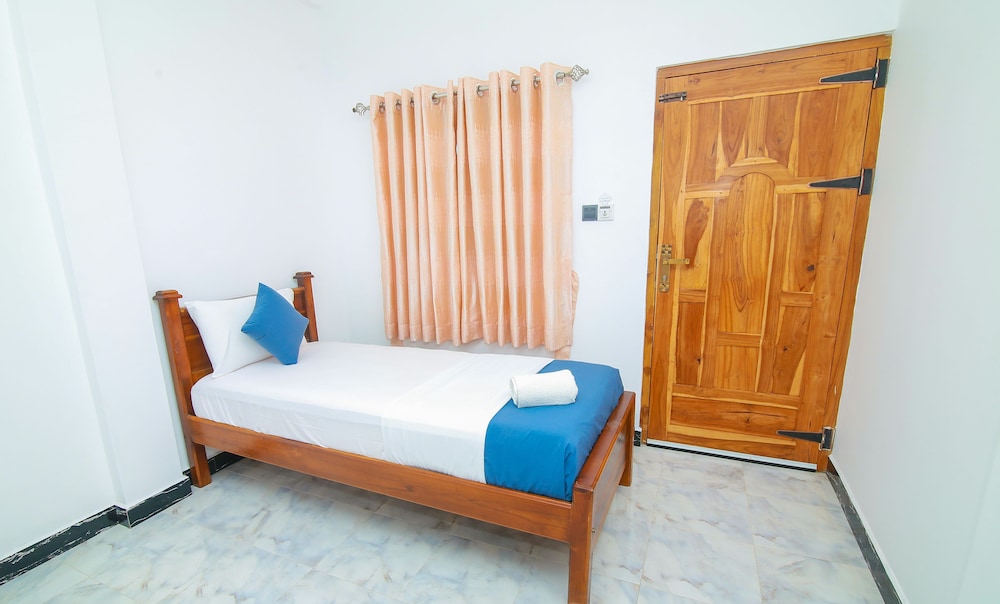 Standard Triple Room, Balcony photo 3